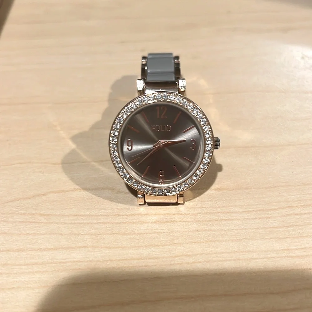 Folio sparkly gray watch
